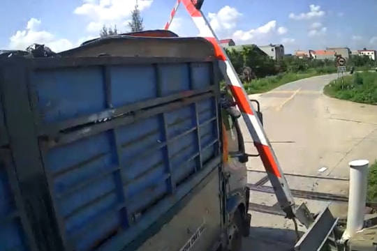 Xử lý nghiêm hành vi cố tình vượt đường ngang gây mất an toàn giao thông đường sắt