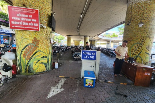 Hoàng loạt cầu vượt ở Hà Nội bị ‘xẻ thịt’ làm bãi xe: Tiềm ẩn nguy cơ cháy nổ