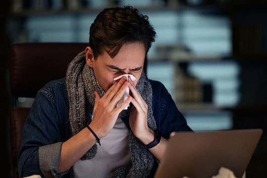 Ở nơi giả vờ ốm để xin nghỉ làm có thể bị phạt tiền và phạt tù