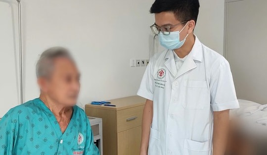 Người đàn ông suýt chết khi tự nặn mụn ở chân