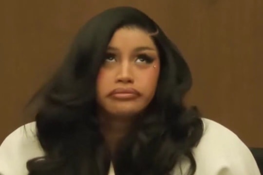 Loạt ảnh chế hài hước tại tòa xuất hiện trong album của Cardi B
