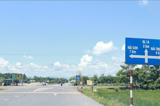 Quảng Trị: Còn nhiều biển báo vẫn chỉ dẫn theo đơn vị hành chính cũ