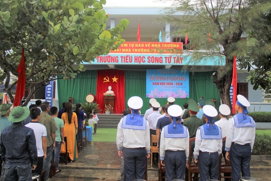 Lễ khai giảng năm học mới đặc biệt trên quần đảo Trường Sa