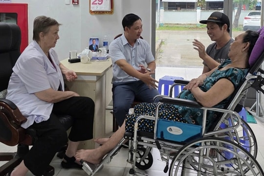 Tấm vé một chiều đến Việt Nam của nữ bác sĩ Mỹ