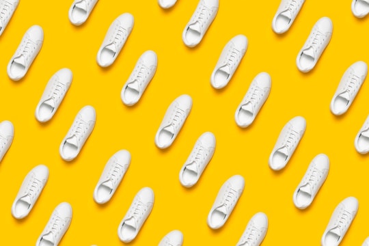 Mang giày không vừa vặn có thể khiến bạn đau lưng, hông, đầu gối...