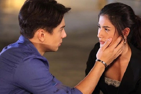 Anh tin lời thầy bói, tôi tuyên bố: "Đứa bé sẽ không bao giờ nhận nhà nội"