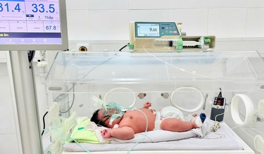 Người phụ nữ sinh con nặng 6,2kg