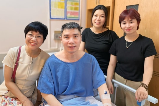 MC Thảo Vân thăm NSND Công Lý