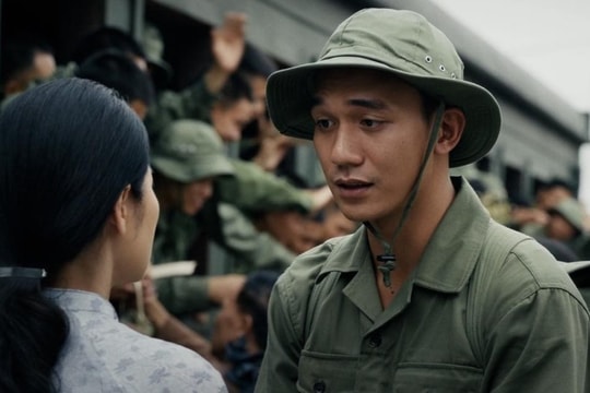 'Mưa đỏ' vượt 500 tỷ đồng