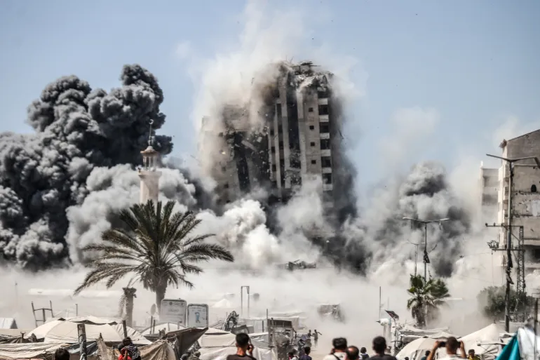 Thành phố Gaza trải qua đêm chết chóc sau đòn tập kích của Israel