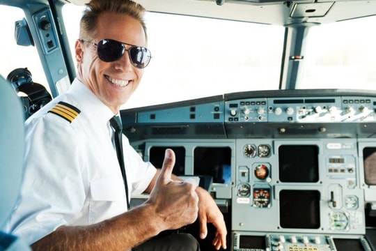 Phi công uống 3 lon bia trước khi bay, hơn 600 khách bị trễ chuyến 18 tiếng