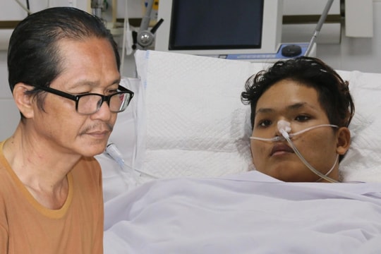 Bác sĩ kêu gọi cộng đồng cứu chàng trai nguy kịch vì sốt xuất huyết