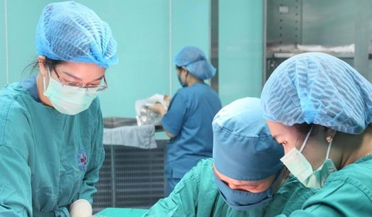 Người phụ nữ 22 tuổi nhập viện cấp cứu với vùng kín biến dạng