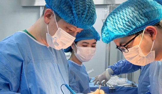 Bụng biến dạng vì hút mỡ, thiếu nữ phải gặp bác sĩ cầu cứu