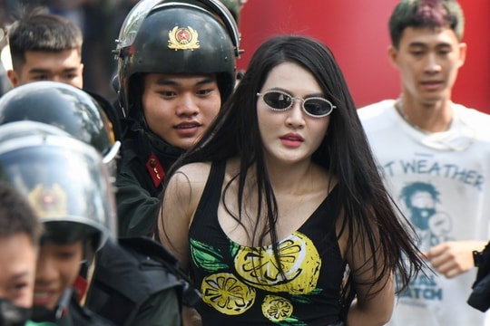 Nữ cảnh sát gây sốt với vai 'girl phố' đóng phim