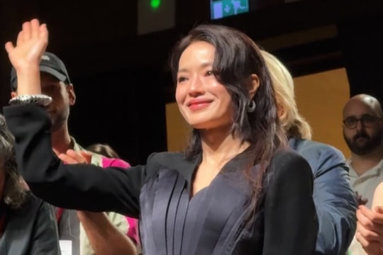 Thư Kỳ đăng ảnh khóc