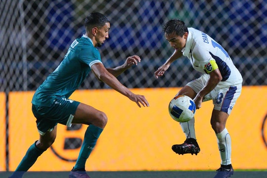 Tung đòn muay Thái hạ gục Chanathip, ngôi sao Iraq bị cầu thủ Thái Lan đuổi đánh