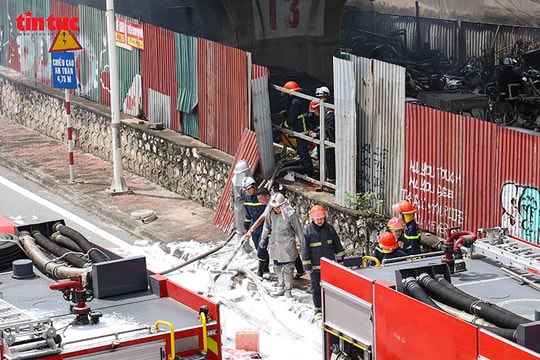 Bước đầu loại trừ nguyên nhân vụ cháy bãi xe dưới chân cầu Vĩnh Tuy do con người tác động
