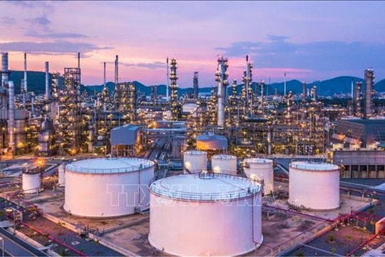 OPEC+ nhất trí tiếp tục tăng sản lượng dầu mỏ