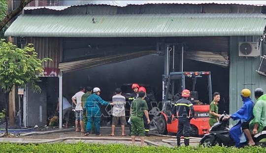 TP Hồ Chí Minh: Cháy lớn kho chứa hàng tại phường Tân Tạo, thiêu rụi nhiều tài sản