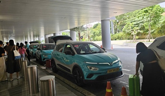 Khách đặt xe ở nhà ga T3 sân bay Tân Sơn Nhất hết lo bị hét giá cao