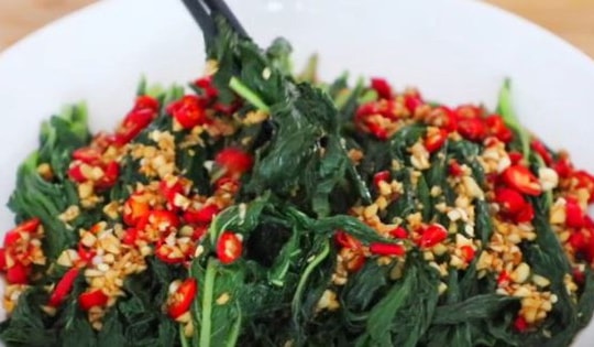 Cây người Việt thường chỉ ăn hạt, không ngờ lá cũng "quý như nhân sâm của người nghèo", ở quê mọc um tùm