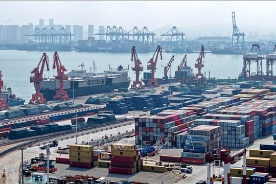 Rủi ro thuế quan Mỹ đè nặng, xuất khẩu Trung Quốc tháng 8 giảm tốc mạnh nhất nửa năm