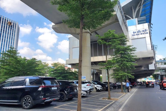 Bãi xe vây kín gầm nhà ga đường sắt đô thị Nhổn - ga Hà Nội