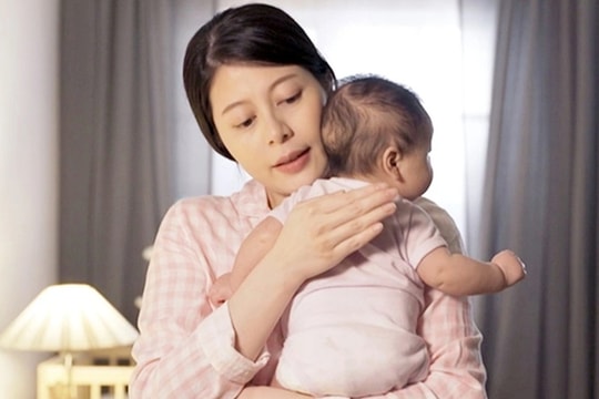 Vào viện đẻ một mình, tôi cay đắng khi về nhà chồng thấy cảnh tượng này