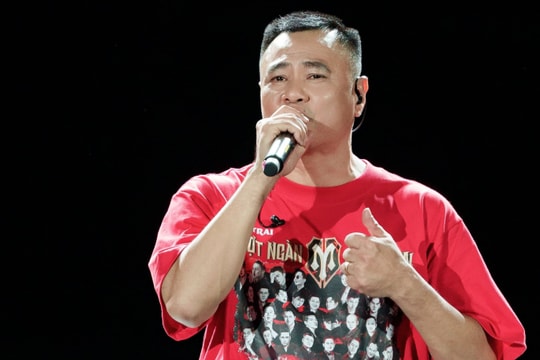 Tự Long cúi lạy, Anh trai chông gai kết trong nước mắt