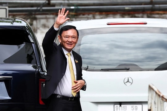 Cựu thủ tướng Thái Lan Thaksin Shinawatra lĩnh án 1 năm tù
