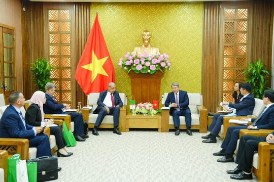 Bộ trưởng Tư pháp Nguyễn Hải Ninh tiếp Tổng Thư ký Bộ Tư pháp Algeria