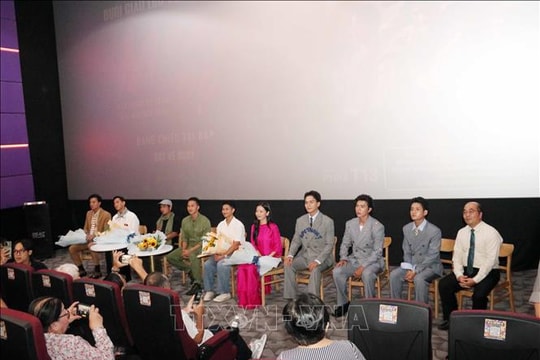 Tăng cường ngoại giao nhân dân qua hoạt động giới thiệu phim 'Mưa đỏ'