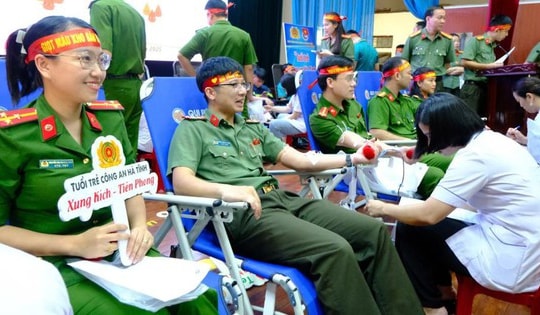 Hà Tĩnh: Hàng trăm cán bộ chiến sĩ Công an tham gia hiến máu tình nguyện