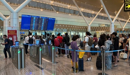 Hàng triệu vé máy bay Tết mở bán sớm trước 5 tháng, khách vẫn ngóng giá rẻ