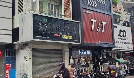 Giữa làn sóng cửa hàng thời trang dẹp tiệm, nhiều shop online vẫn "hốt bạc"