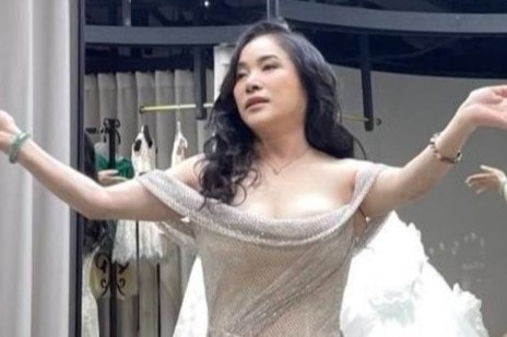 Lý Á Bình diện đồ xuyên thấu ở tuổi 75