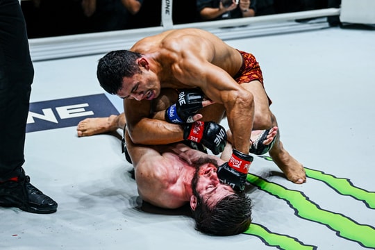 Cao thủ MMA bất khả chiến bại hạ gục võ sĩ Nga, đạt tỷ lệ 'kết liễu' 100%