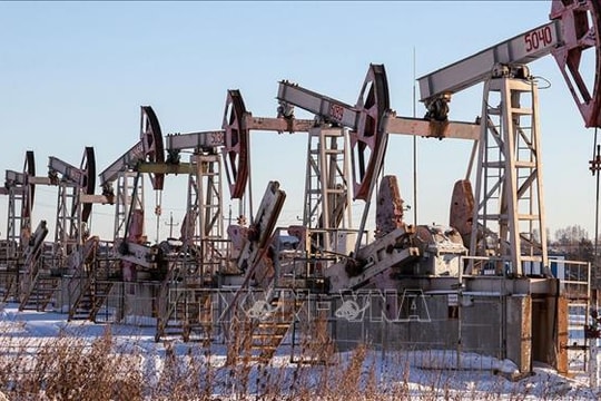 Giá dầu bất ngờ tăng sau quyết định nâng sản lượng của OPEC+