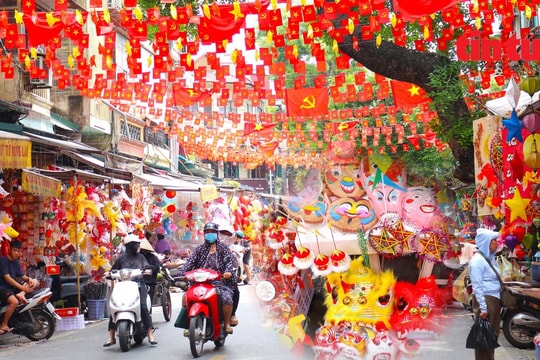 Sắc màu Trung thu rực rỡ tràn ngập phố Hàng Mã