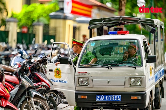 Phường Ba Đình xử phạt nghiêm bãi đỗ xe 'mất tự chịu'