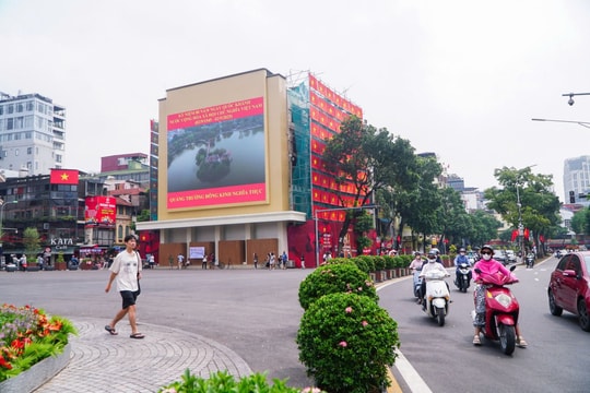 Toàn cảnh Quảng trường Đông Kinh Nghĩa Thục vừa chỉnh trang phân kỳ 1