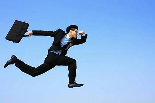 Nhân viên chuyên ngủ nướng rồi chạy hết tốc lực đi làm lập kỳ tích marathon