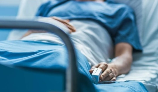 "Chết não" sau tai nạn xe, thanh niên bất ngờ tỉnh dậy trong đám tang