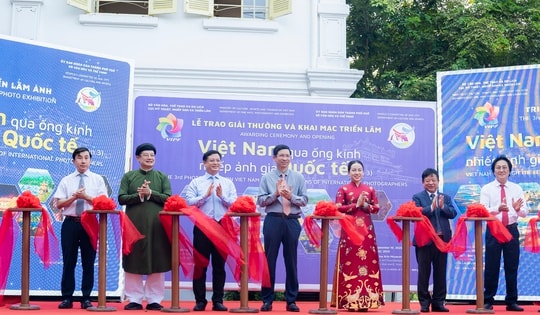 Phóng viên Báo Sức khỏe & Đời sống đoạt giải tại Triển lãm 'Việt Nam qua ống kính nhiếp ảnh gia quốc tế'