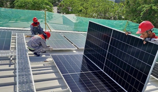 EVN đề xuất xử phạt lắp điện mặt trời mái nhà nếu không đăng ký