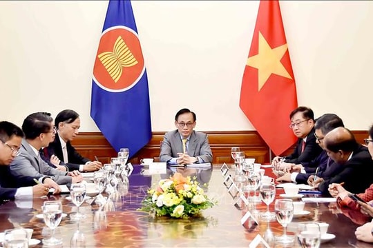 Bí thư Trung ương Đảng, Quyền Bộ trưởng Ngoại giao Lê Hoài Trung tiếp Đại sứ, Đại biện các nước ASEAN và Timor-Leste