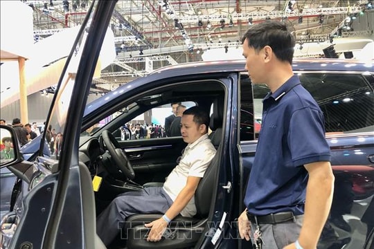 Doanh số bán ô tô tại Việt Nam giảm, có sự dịch chuyển sang xe thân thiện môi trường