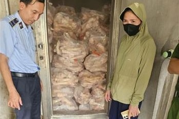 Hà Nội: Liên tiếp thu giữ số lượng lớn thực phẩm không rõ nguồn gốc