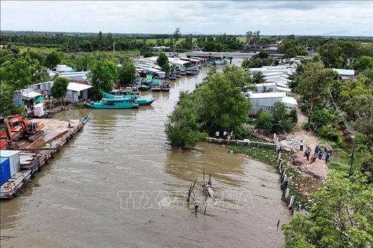 Lũ thượng nguồn sông Cửu Long lên nhanh, nguy cơ ngập úng, sạt lở bờ sông, kênh rạch
